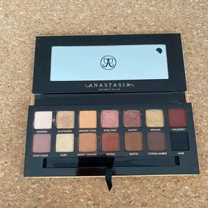 ANASTASIA BEVERLY HILLS SOFT GLAM ABH